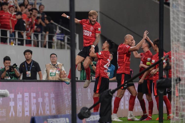 苏东：蓉城升至第一但需合理轮换，海港输球但未退出争冠